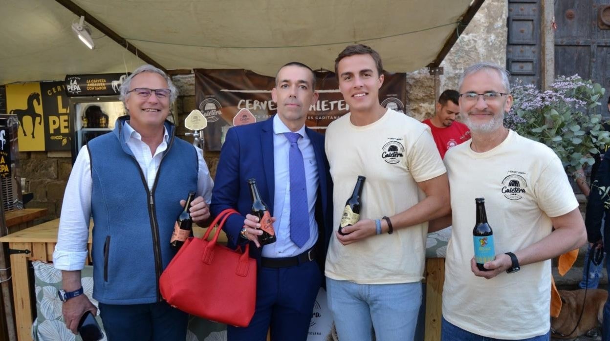 La Plaza del Castillo de El Puerto se llena del mejor ambiente con el Festival de la Cerveza