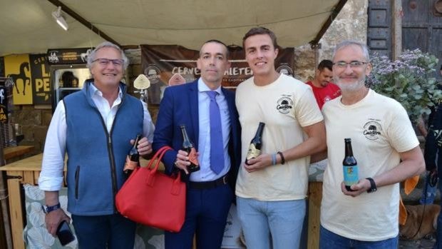 La Plaza del Castillo de El Puerto se llena del mejor ambiente con el Festival de la Cerveza