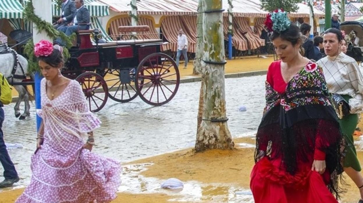 Tarde de lluvia en la Feria de Sevilla de este año, a punto de terminar.