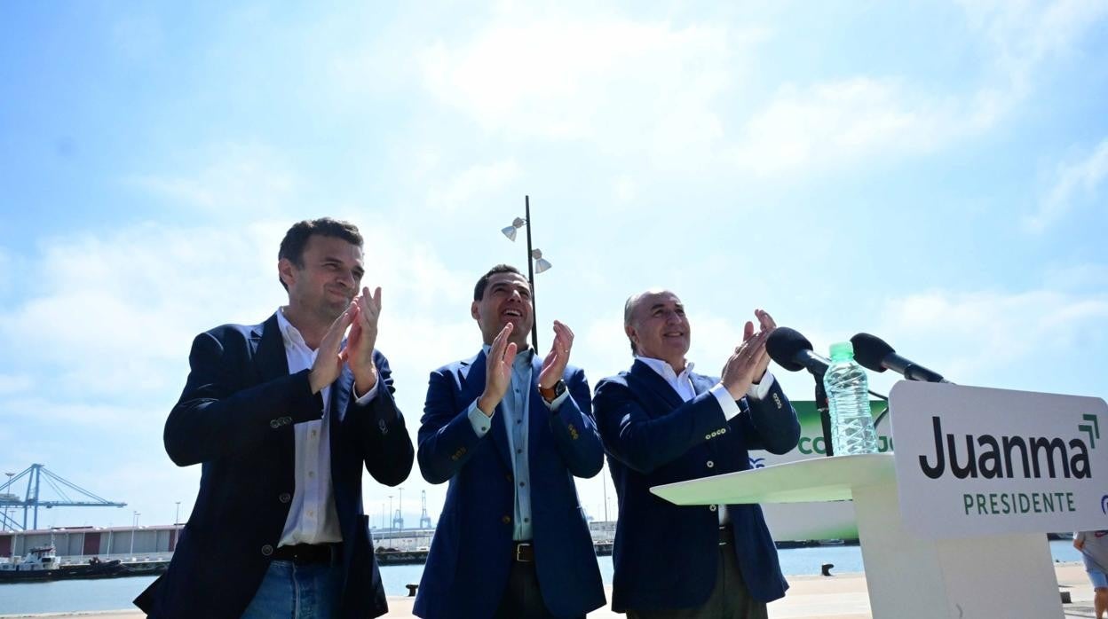 Bruno García, Juanma Moreno y Landaluce durante la clausura del Consejo de Alcaldes