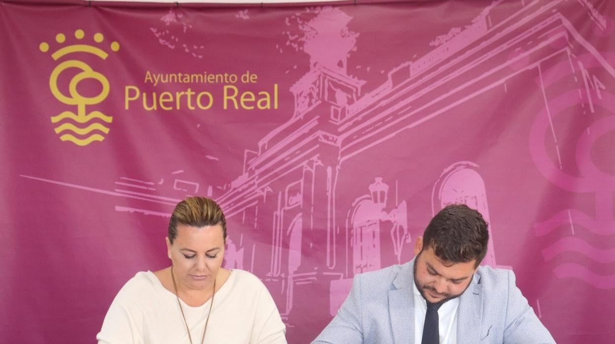 Momento de la firma del convenio entre administraciones