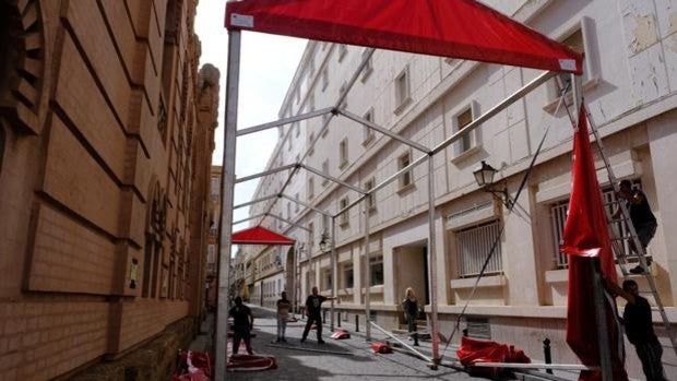 El Ayuntamiento recula y permite la entrada de periodistas a los camerinos del Falla