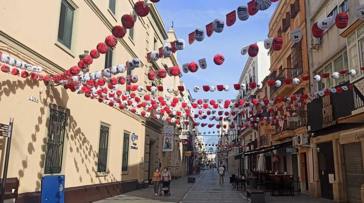 Las calles del centro ya están engalanadas para acoger la preferia