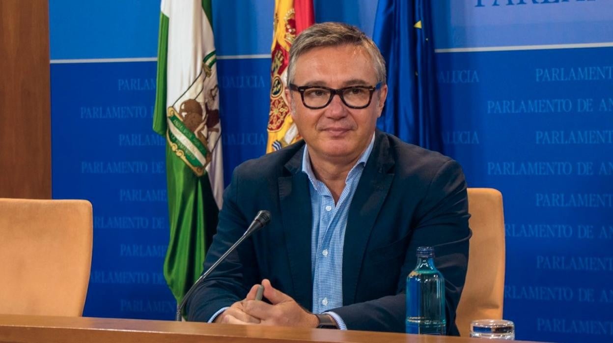 El candidato Manuel Gavira, en el Parlamento de Andalucía