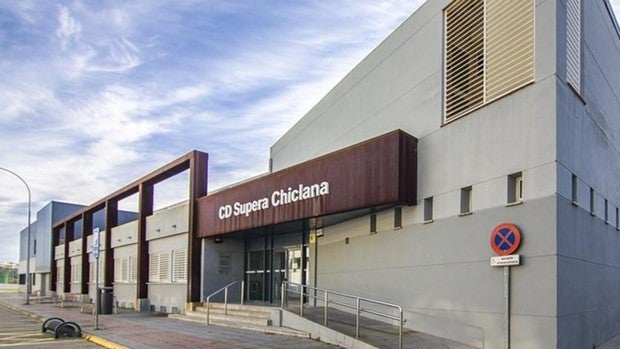 Cs lleva al Pleno la falta de mantenimiento de las instalaciones del Supera y la escasa oferta de cursos de natación