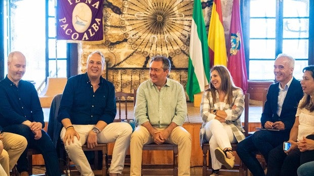 Juan Espadas confía en la declaración del Carnaval de Cádiz como Patrimonio de la Humanidad para impulsar la «marca Andalucía» y «por justicia»