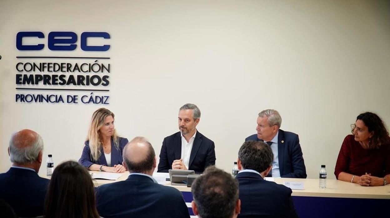 Juan Bravo, en el encuentro celebrado con los empresarios gaditanos.