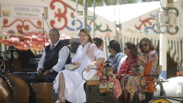 El calor y la gran afluencia protagonizan el viernes de Feria de El Puerto