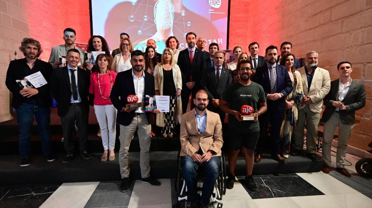 Trash Peak y Ludik, Educación y Ocio, ganadores de los Premios AJE Cádiz 2022