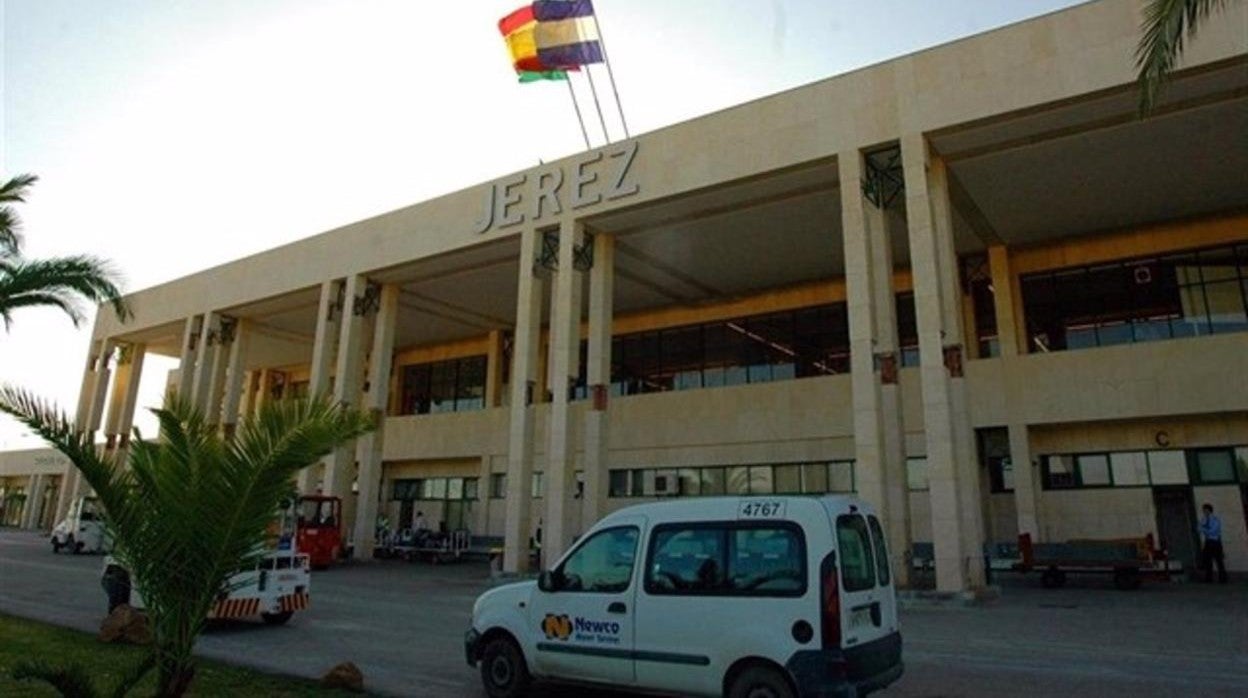 Arrestados en Jerez dos jóvenes cuando pretendían viajar al Reino Unido con pasaportes falsificados