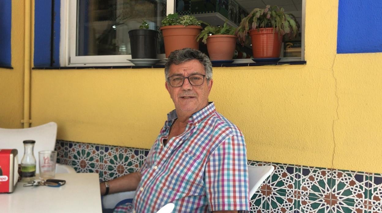 Joaquín Quiñones, en el bar Gol.