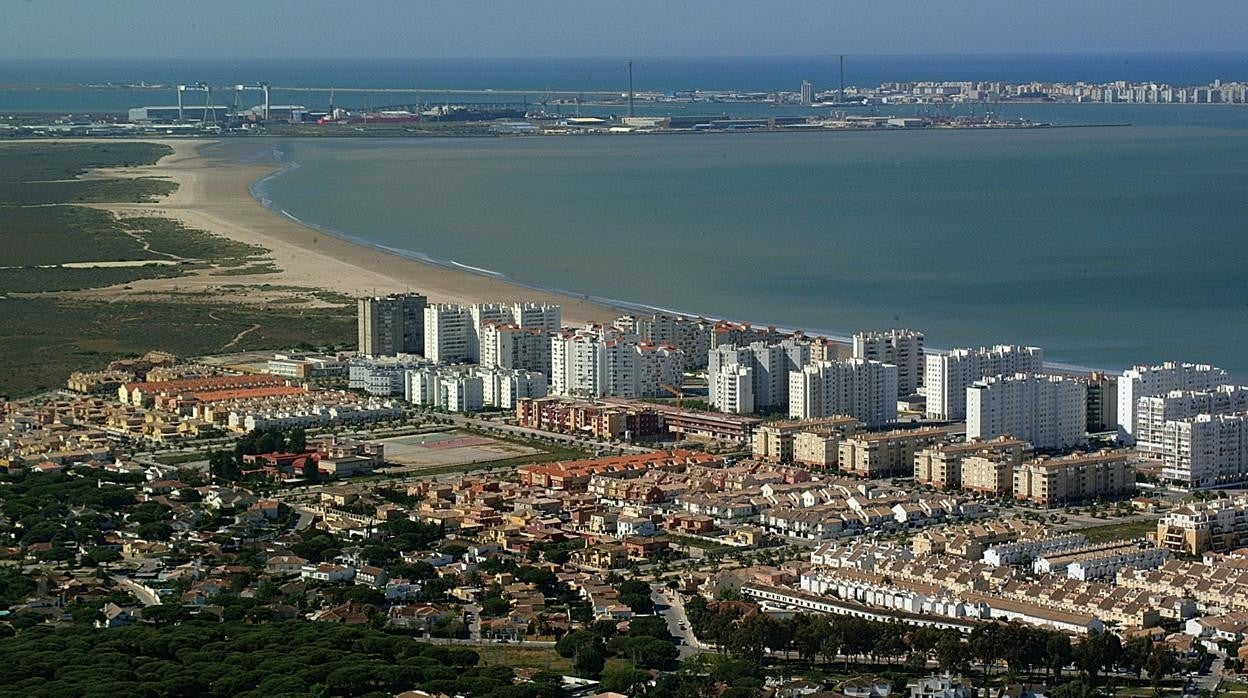 Este verano no se podrá fumar en la playa de La Puntilla en El Puerto