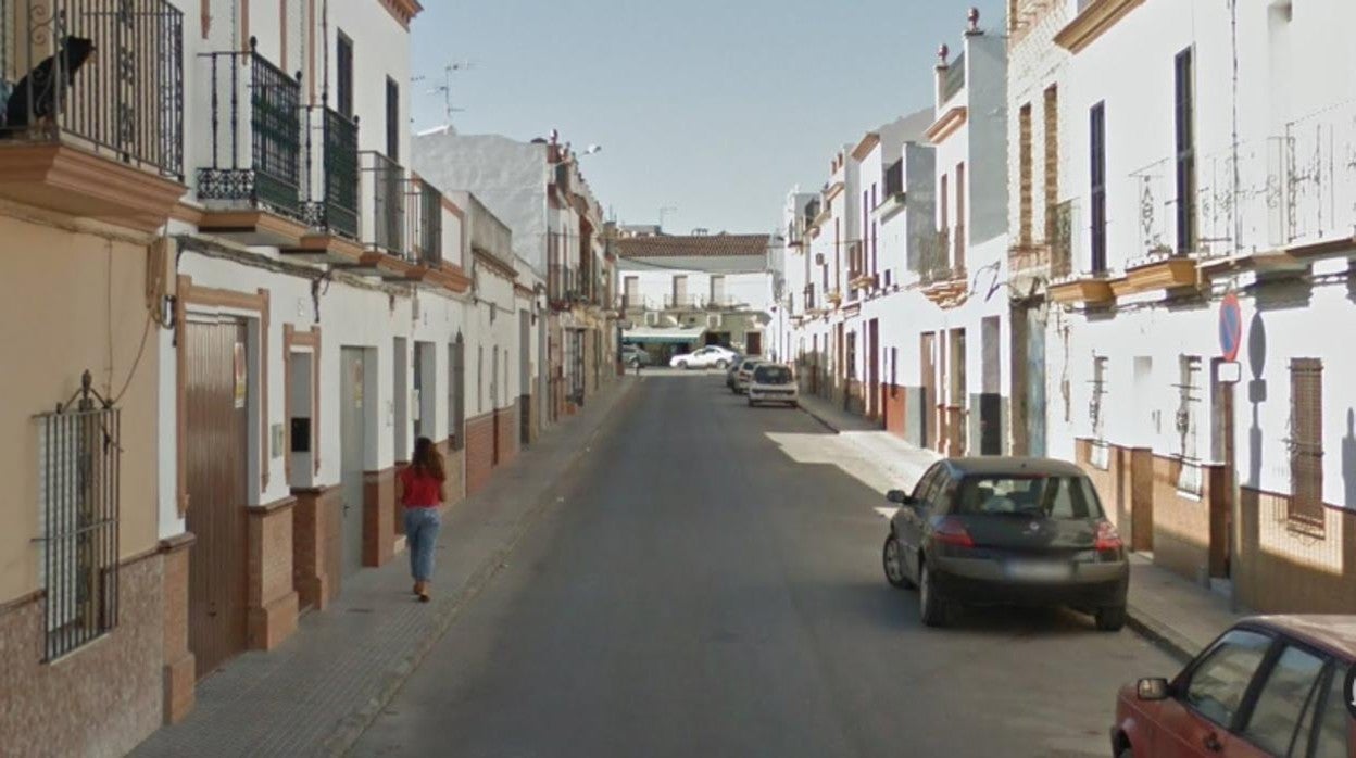 El fuego se originó en una casa de la calle San Pedro en Paradas