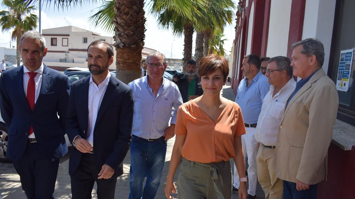 La ministra Isabel Rodríguez visita el puerto pesquero de Sanlúcar