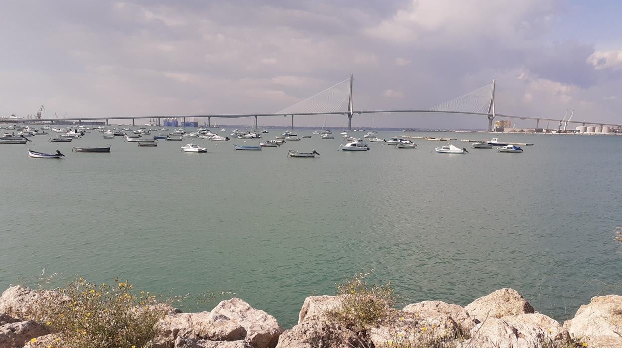 La pasarela se meterá de lleno en el mar.