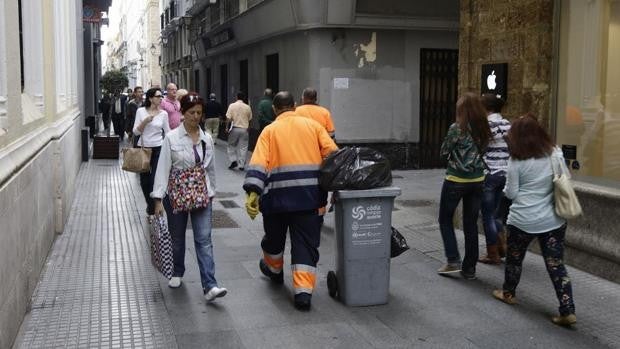 Acciona renuncia finalmente al contrato de limpieza y recogida de basura de Cádiz