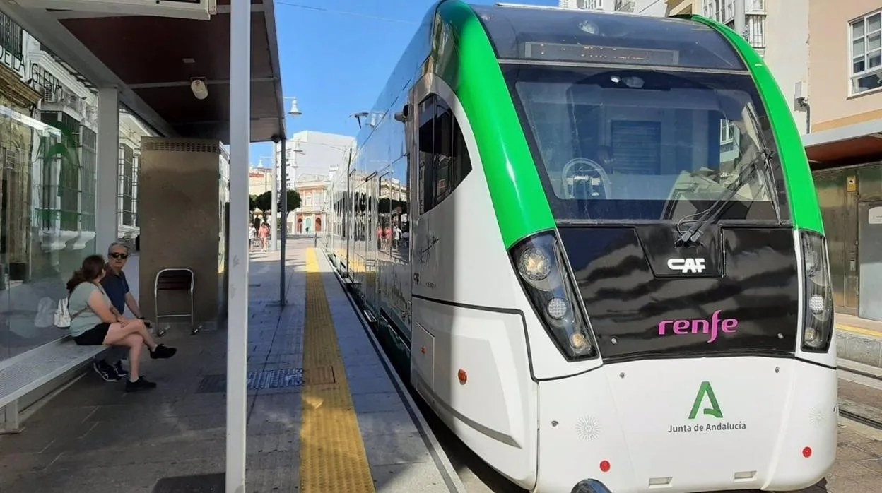 Arrancan las pruebas en blanco del Tranvía de la Bahía de Cádiz en su recorrido completo