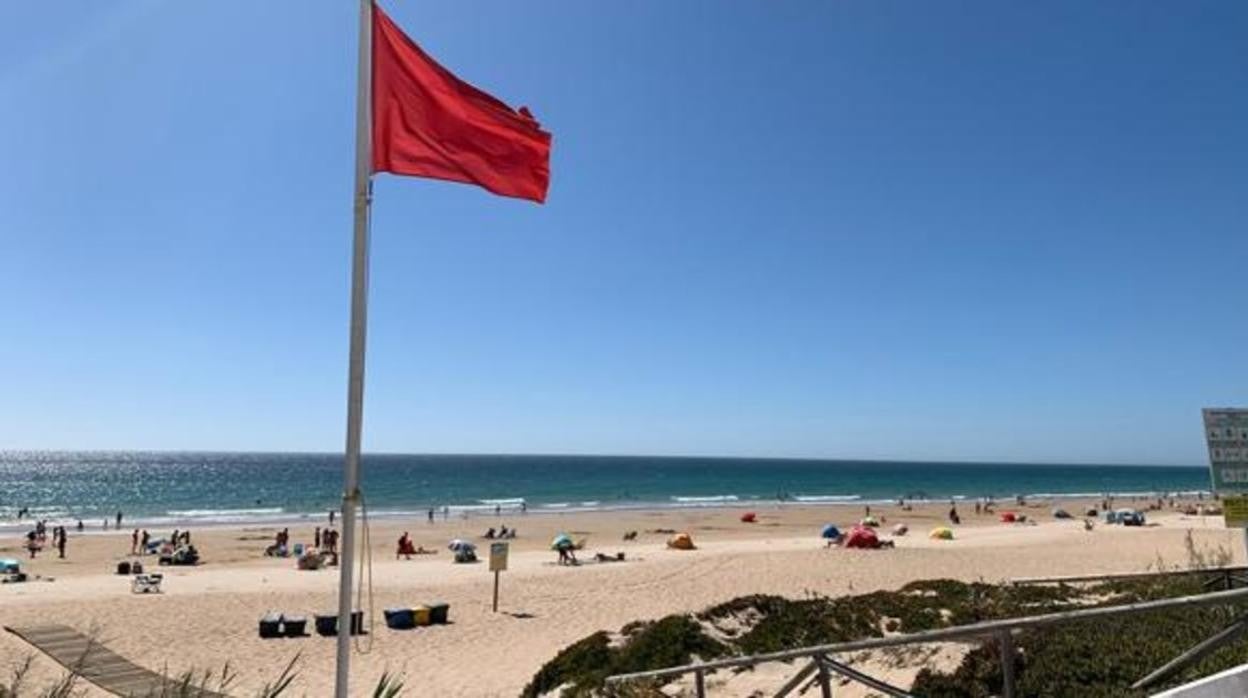 Avistan el cuerpo del turista alemán desaparecido en la playa de El Palmar