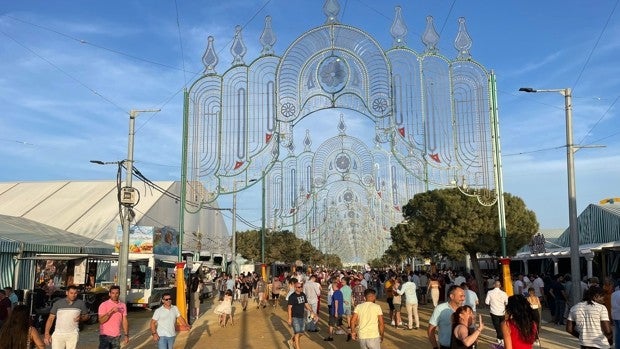 Los fieles no fallan en el domingo de feria en Chiclana