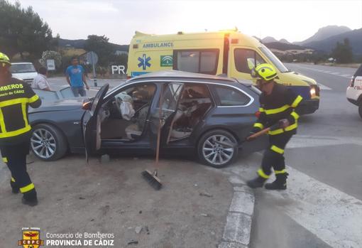 Aparatoso accidente tras chocar frontalmente dos vehículos en Prado del Rey