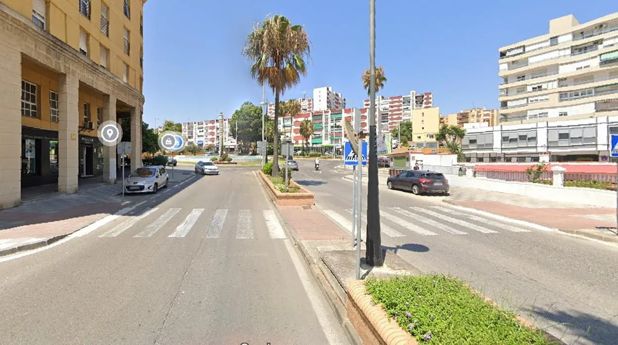 Avenida Virgen del Carmen con la Rotonda del Milenio al fondo.