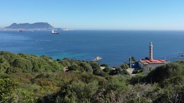 Aparece el cadáver de una mujer en una playa de Algeciras