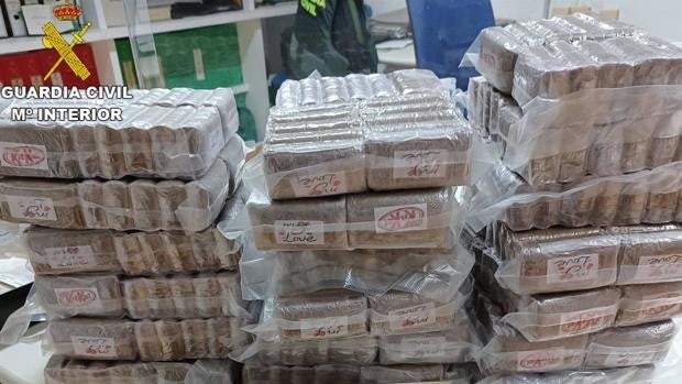 Detenido en Alcalá de los Gazules con 32 kilos de hachís en el interior de un camión