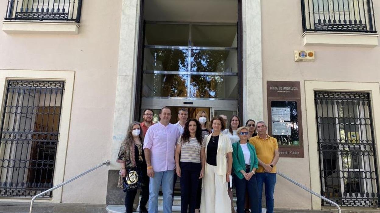 La candidata de Ciudadanos por Cádiz, Rocío Ruiz, junto a varios delegados territoriales.