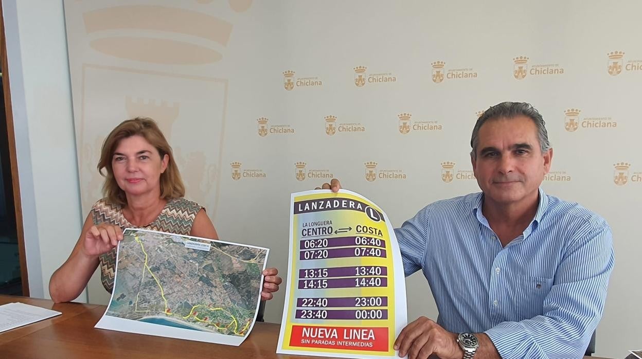 Presentación de la nueva línea de autobús que va desde el centro de Chiclana a las playas.