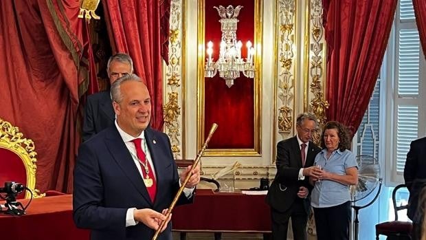 Ruiz Boix suma más poder en Cádiz tras coronarse presidente de la Diputación