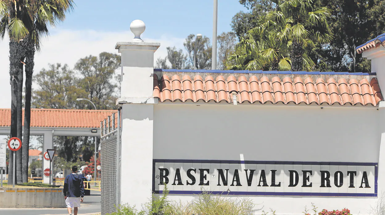 Entrada a las instalaciones militares de uso compartido entre las fuerzas navales españolas y estadounidenses