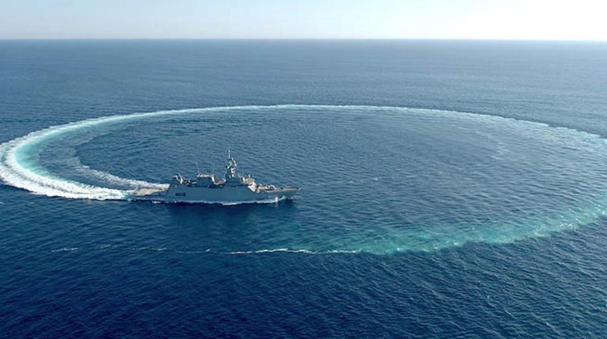 Los técnicos de Navantia llevan meses probando el buque en aguas de Cádiz