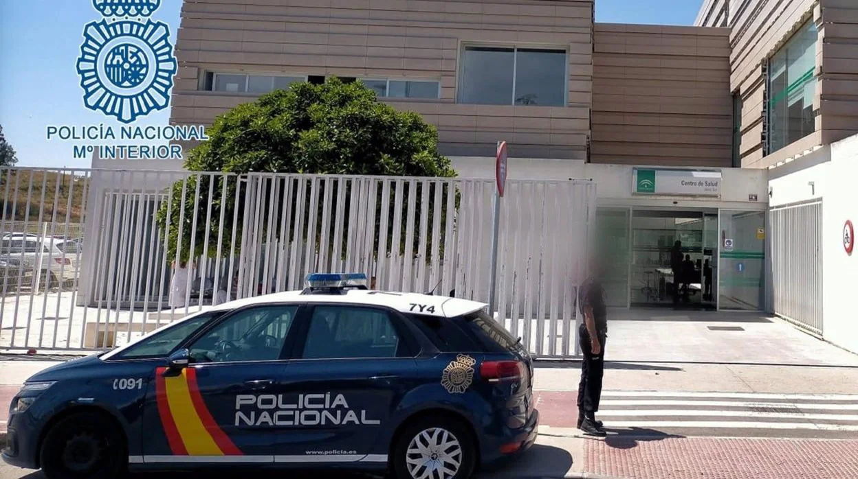 Vehículo de la Policía Nacional en la Comisaría de Jerez.