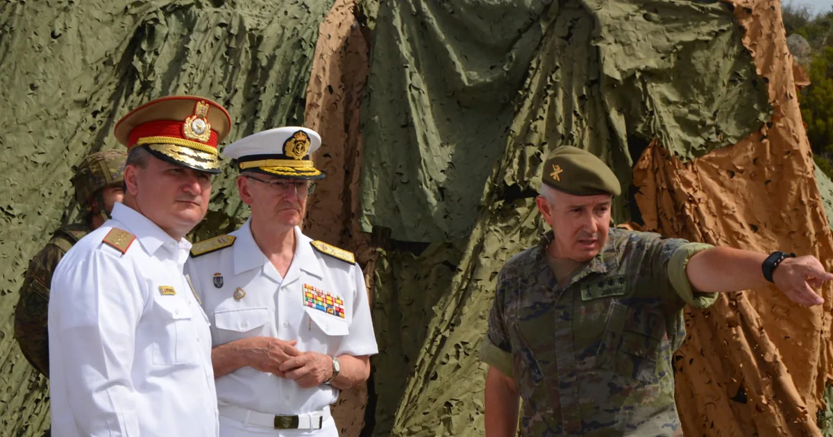El jefe de las Fuerzas Armadas rumanas visita instalaciones militares en Cádiz