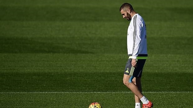 Benzema: «Esto está muy caliente, intenta quedar con él y arreglarlo»