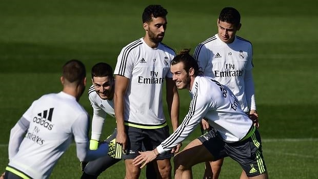 Jesé, con problemas estomacales, viaja; Carvajal se queda