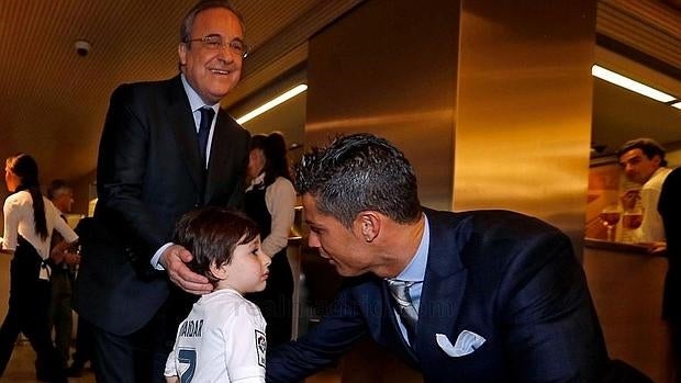 Haidar, el niño huérfano del Líbano, conoce a Cristiano Ronaldo