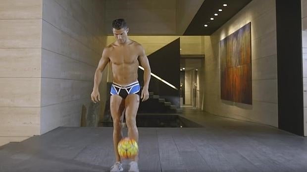 Los malabares más sexys de Cristiano Ronaldo