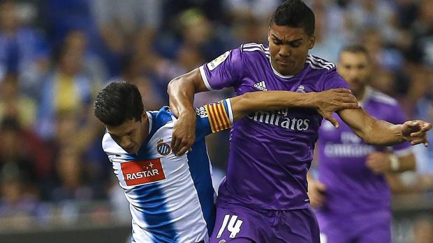 Grave contratiempo para Zidane: Casemiro será baja durante un mes