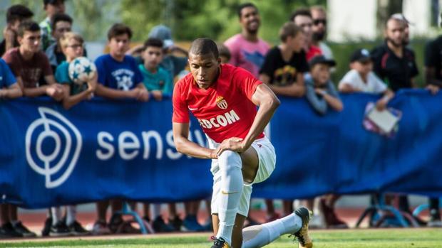 A Hugo Sánchez le «gusta» el alto precio de Mbappé