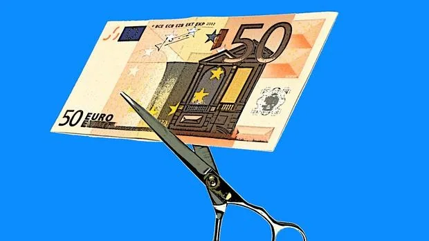 La anciana recortó los billetes de 100 y 500 euros