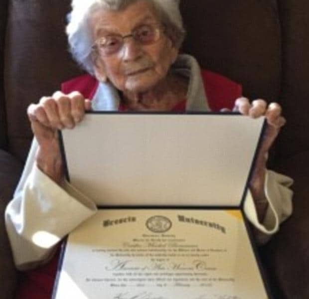 La anciana de 102 años que ha conseguido su licenciatura 60 años después de matricularse
