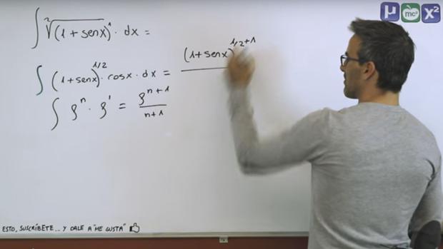 David, resolviendo en YouTube operaciones de trigonometría