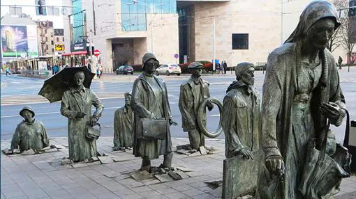 «Monumento al transeúnte anónimo», en Polonia