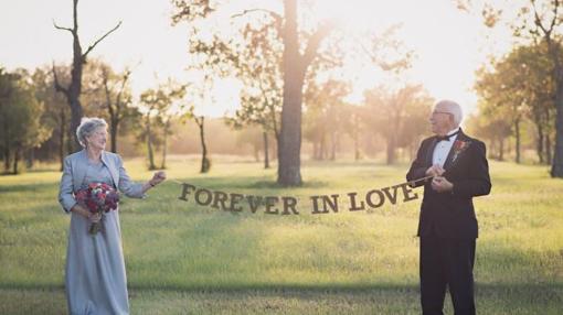 Una pareja celebra su 70 aniversario con la sesión fotográfica que nunca pudieron tener