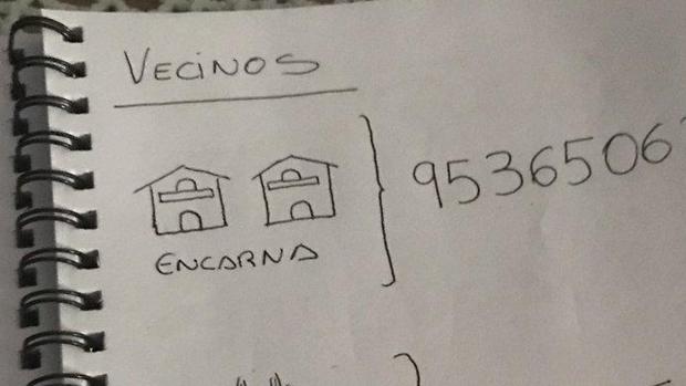 La historia viral de una abuela que aprendió a leer su agenda gracias a los dibujos de su nieto