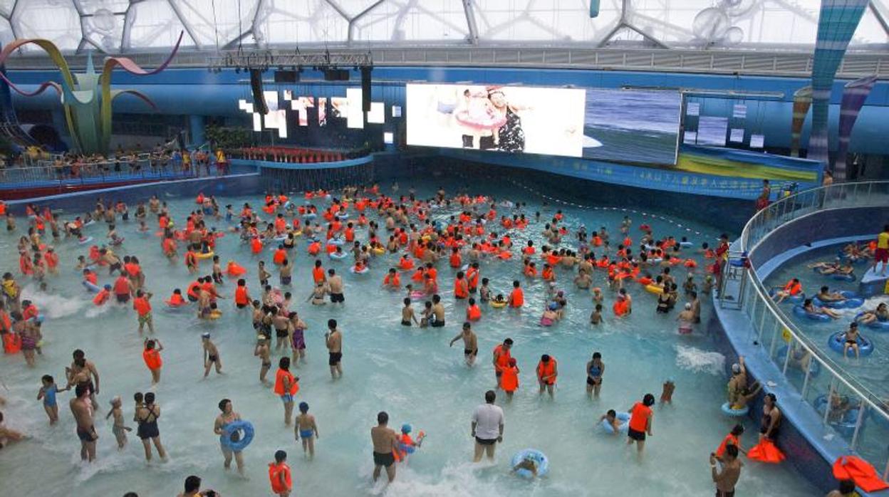 Piscina de olas de un parque acuático de Pekín