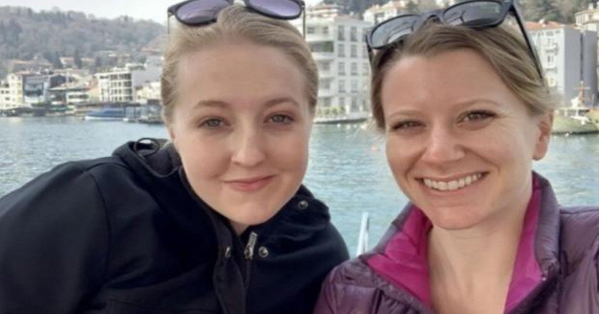 Sophie Milller y Kristen Bishop durante su viaje a Turquía