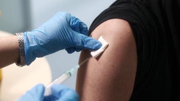 Un adolescente de 17 años denuncia sus padres antivacunas para poder inmunizarse contra el Covid-19