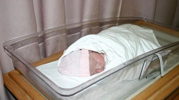 Un confinamiento movido: se queda embarazada dos veces y da a luz a cuatro bebés en 11 meses